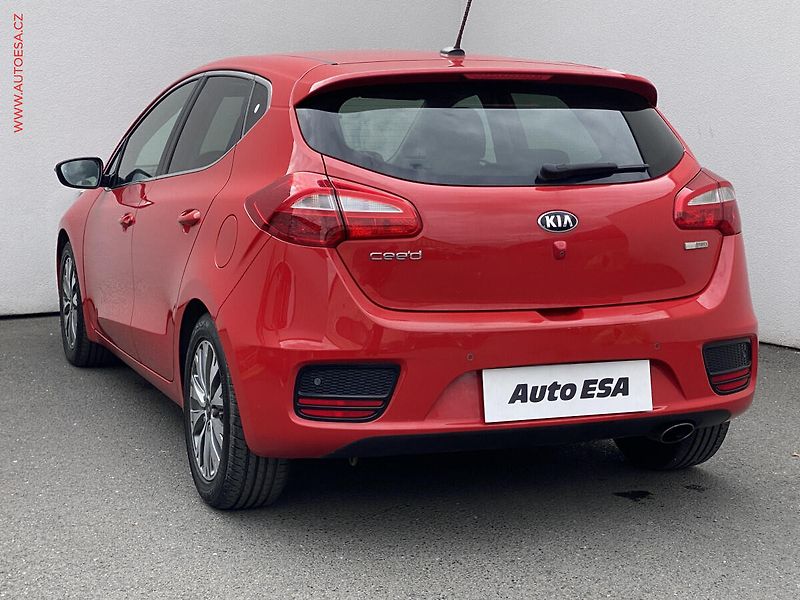 Kia Ceed (2017) 1.6GDi, ČR, AC, kamera - fotka 6 z 19