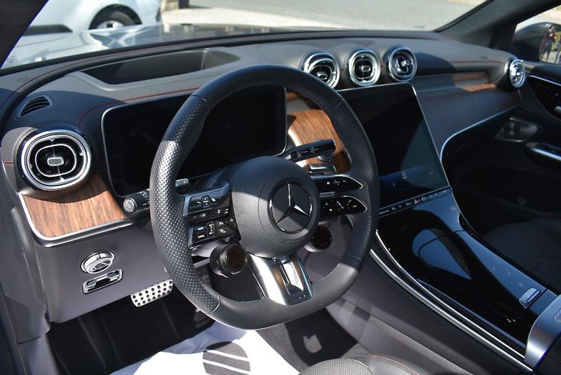 Mercedes-Benz GLC AMG 63Se Performence Kupé - fotka 17 z 32