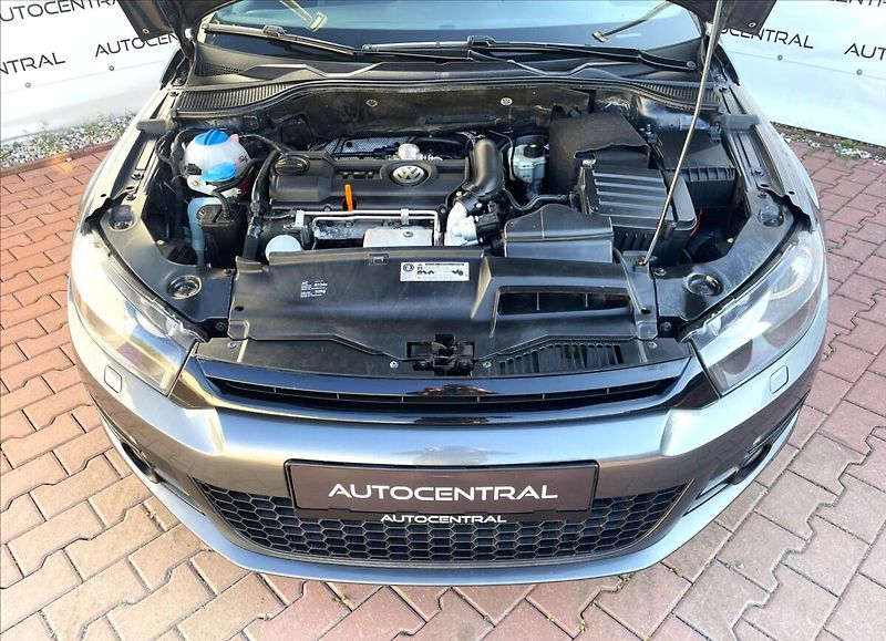Volkswagen Scirocco 1,4 TSi,90kW,SPORT,serv.kn.,ST - fotka 8 z 23