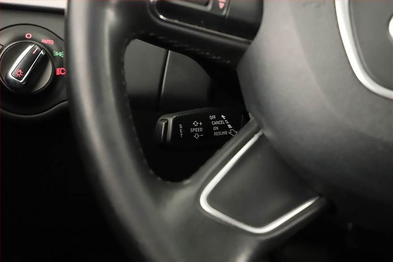 Audi A4 (2013) 2.0 TDI, Serv.kniha, Bi-Xenony - fotka 14 z 18