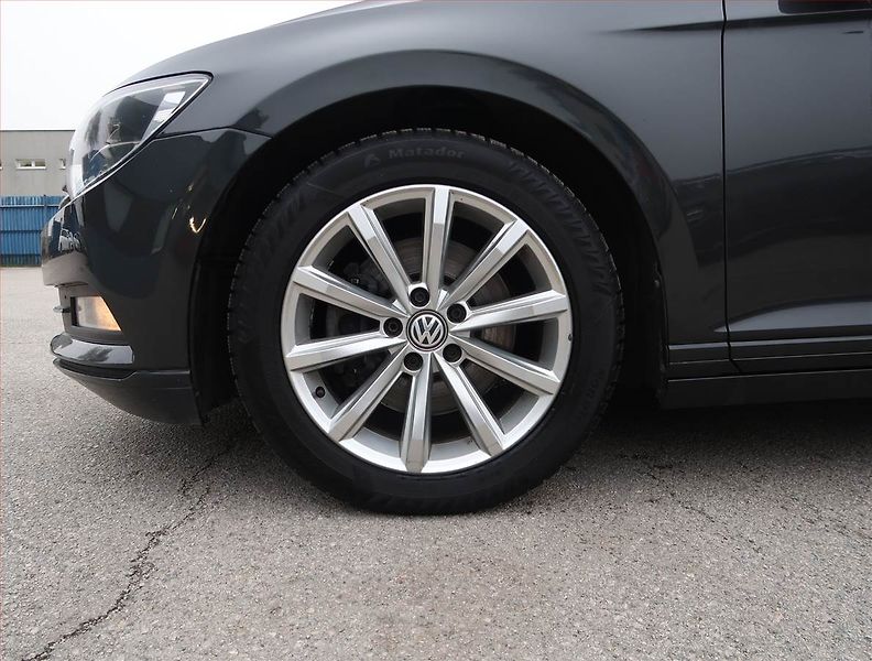 Volkswagen Passat (2018) 2.0 TDI, Automat, Navi - fotka 15 z 20
