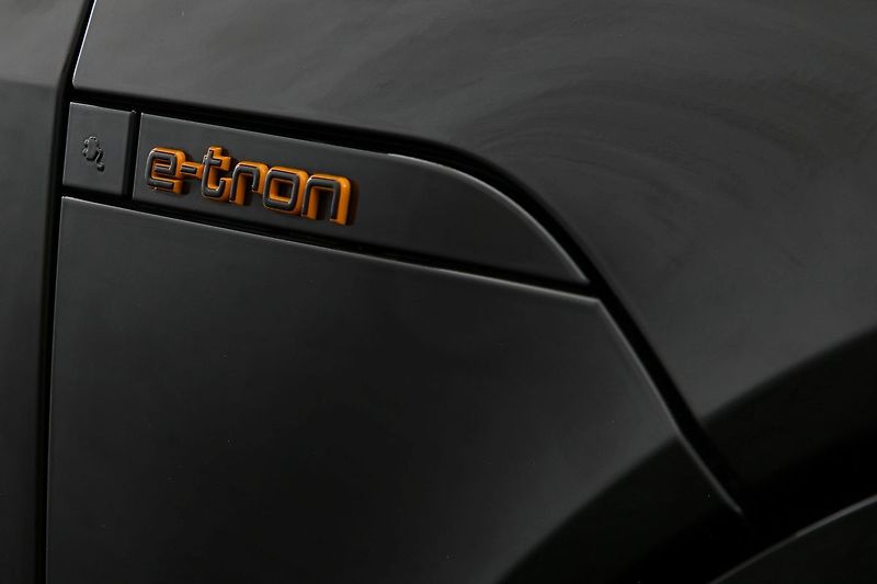 Audi e-tron 55 300kW S-line BlackEdi NV TZ - fotka 12 z 44