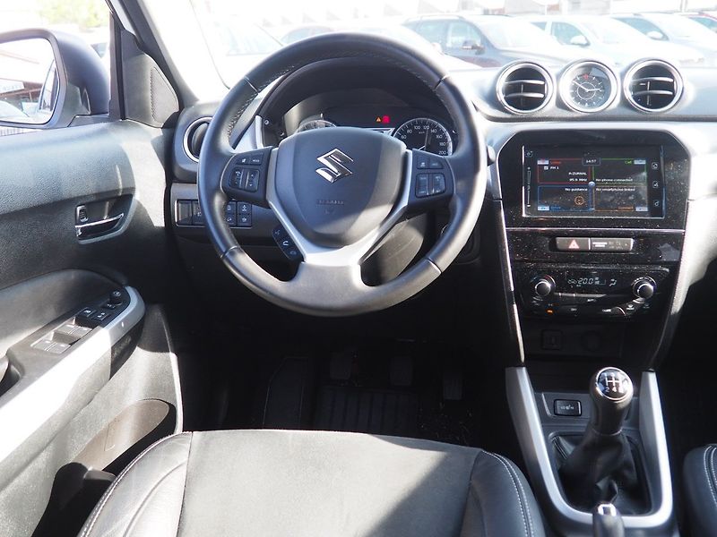 Suzuki Vitara (2016) 1.6i VVT, 88 kW, 4x4 - fotka 16 z 42