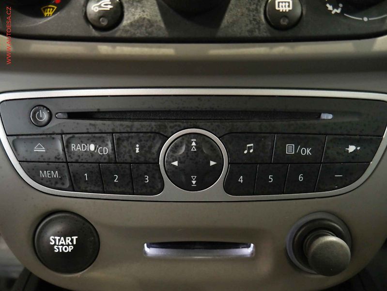 Renault Mégane (2009) 1.6i, 2.maj,ČR, AC, tažné - fotka 15 z 18