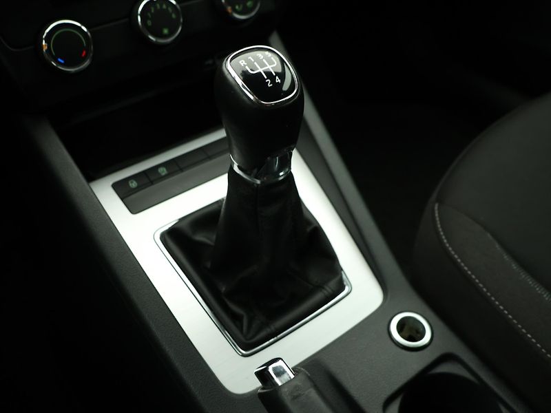 Škoda Octavia 1.6 TDI 85kW Ambition CZ - fotka 22 z 31