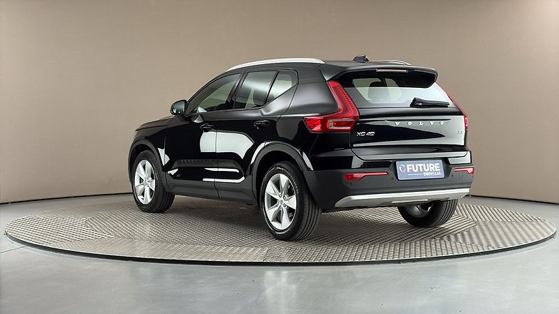 Volvo XC40 2.0 B3 AUT Core - fotka 2 z 27