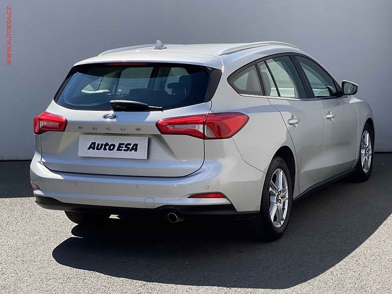 Ford Focus (2018) 1.5 TDCi, AC, navi, park - fotka 4 z 19
