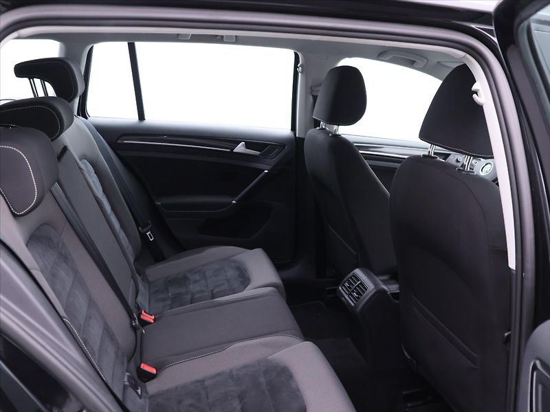Volkswagen Golf 1,4 TSI Highline Bi-xenon - fotka 13 z 28