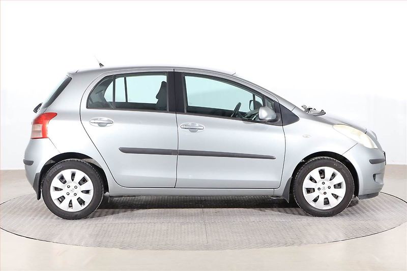 Toyota Yaris (2007) 1.3 VVT-i, Automat - fotka 6 z 17