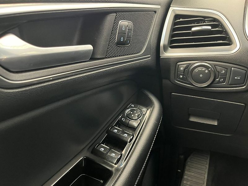 Ford Edge 2.0 TDCi AWD Sport ČR 1.majit. - fotka 17 z 74