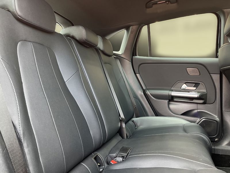 Mercedes-Benz GLA 250 4MATIC Urban Keyless LED - fotka 20 z 21