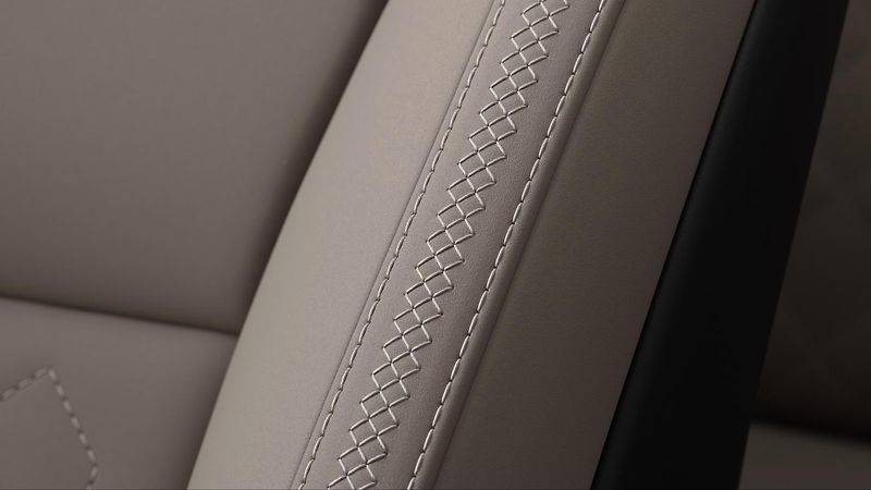 Volvo XC90 (2026) B5 AWD PLUS DARK Rezervace - fotka 16 z 18