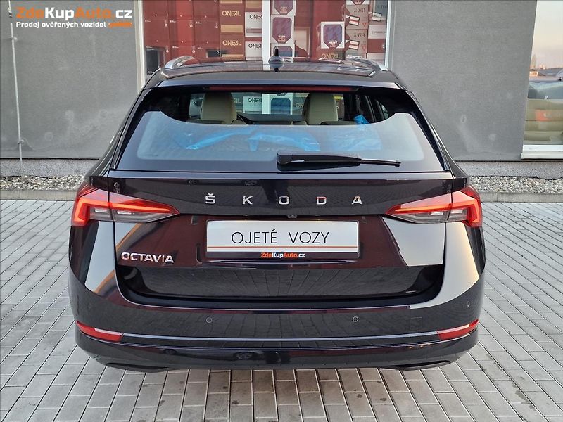 Škoda Octavia 2.0TDI 110kW DSG Style, 1.Maj. - fotka 9 z 50