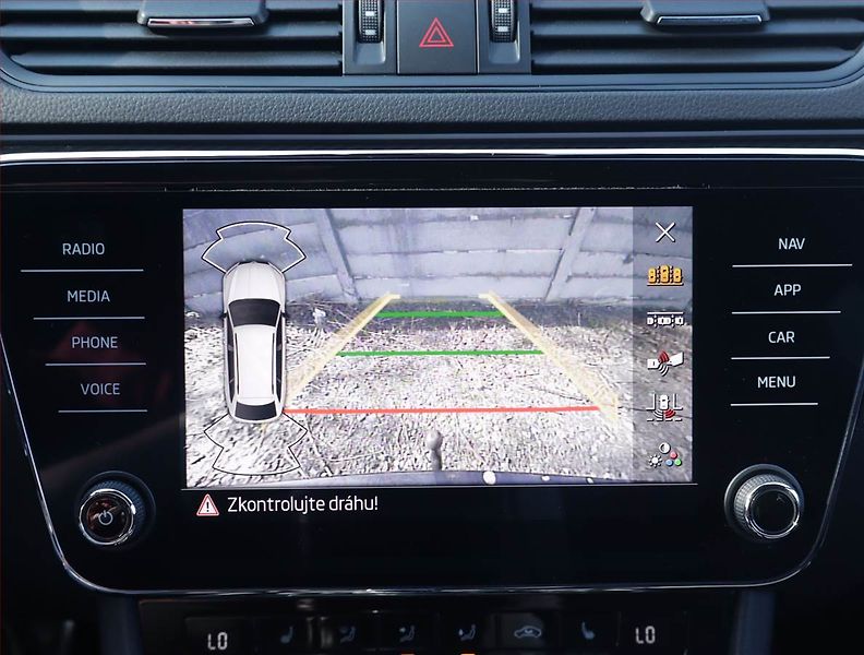 Škoda Superb (2023) Sportline 1.5 TSI - fotka 25 z 28