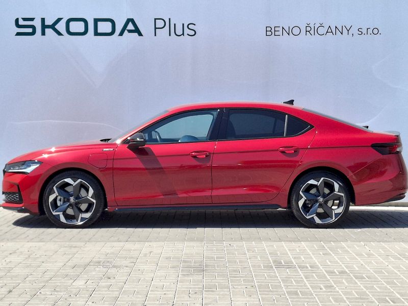 Škoda Superb (2025) iV SportLine DSG 1,5TSi 150kW - fotka 3 z 35