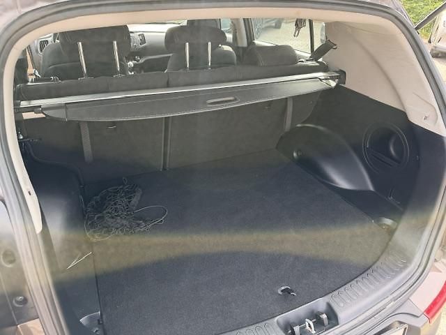 Kia Sportage 2.0 CRDI 4x4 Comfort Plus - fotka 23 z 24