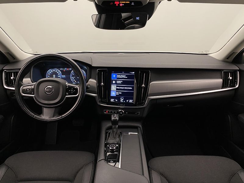 Volvo V90 T5 MOMENTUM AUT - fotka 2 z 39