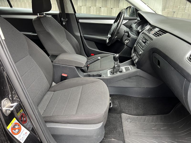 Škoda Octavia 2.0 TDi 110 kW SERVISKA - fotka 6 z 17