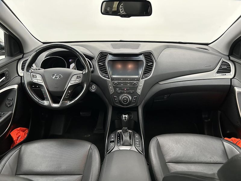 Hyundai Grand Santa Fe 2.2 CRDI 4x4 - fotka 5 z 29