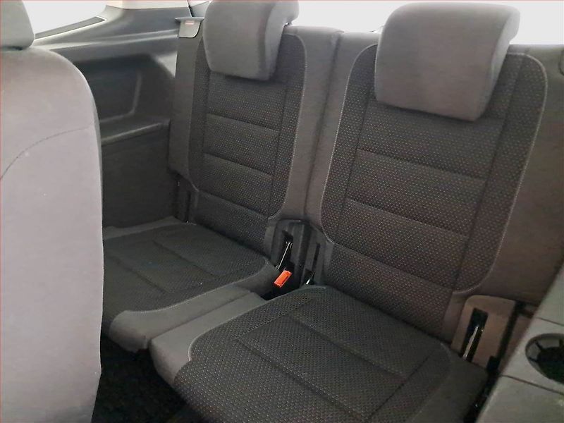Volkswagen Touran (2012) 1.6 TDI, 7 míst, Navi - fotka 15 z 16