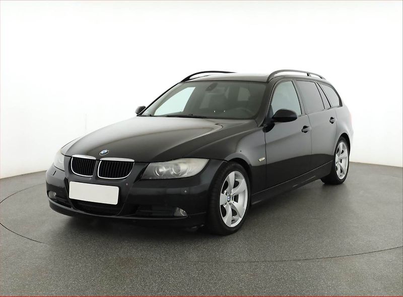 BMW Řada 3 (2007) Individual 320 d, po STK - fotka 2 z 18