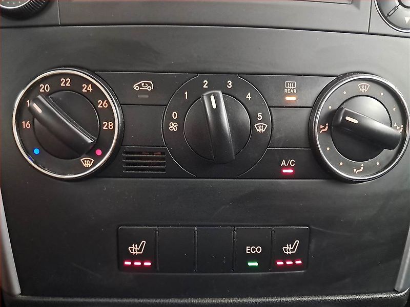Mercedes-Benz Třídy B (2011) B 180, Vyhř. sedaček - fotka 13 z 18