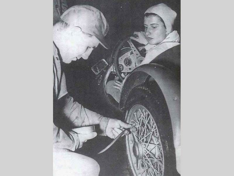 Maria Teresa de Filippis byla první ženou, která kdy řídila vůz Formule 1 při Grand Prix. Motoristický svět ji znal pod přezdívkou Pilotino.