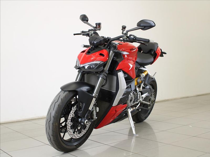 Ducati Ostatní StreetFighter V2 1.maj.ČR   1, - fotka 1 z 11