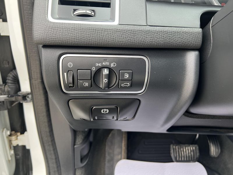 Volvo XC60 2,4 AWD D4 Summum 1.maj.  - fotka 47 z 56