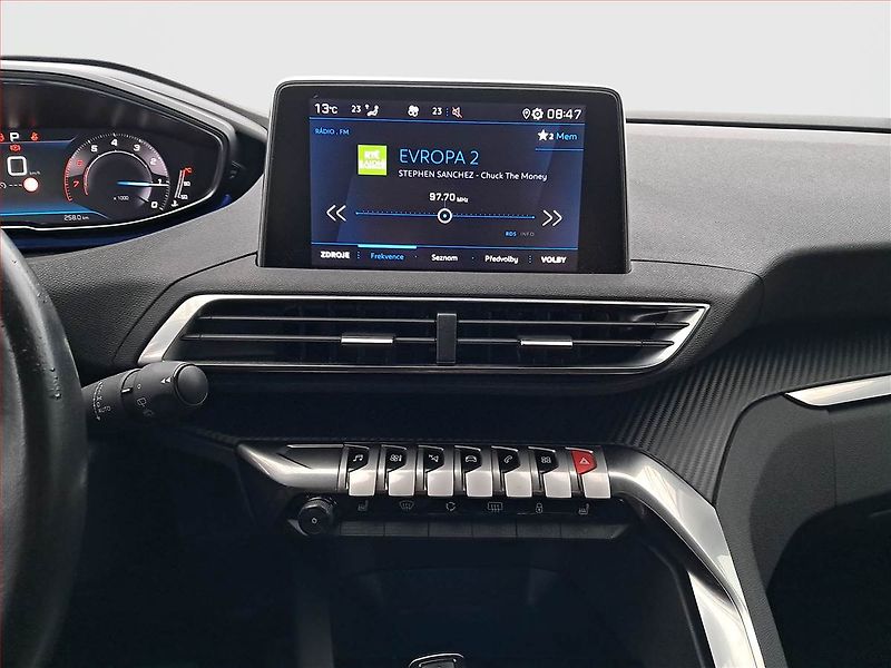 Peugeot 3008 (2021) Active Pack 1.2 PureTech - fotka 12 z 19
