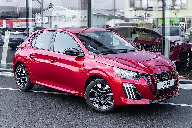 Peugeot 208 (2025) 1,2 ALLURE PureTech 100 S&S MA - fotka 3 z 19
