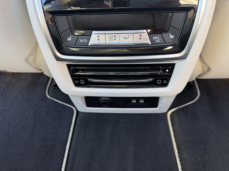 BMW X7 M50d INDIVIDUAL 7 MIST  - fotka 16 z 29