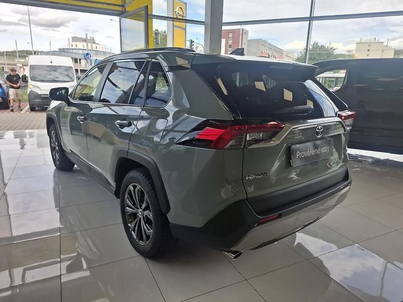 Toyota RAV4 2.5HEV 131KW 4x4 2022 - fotka 4 z 13