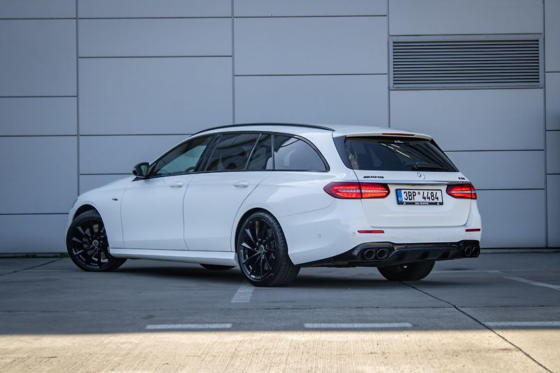 Mercedes-Benz Třídy E (2019) Mercedes-AMG 53 4MATIC+ A/T - fotka 5 z 50