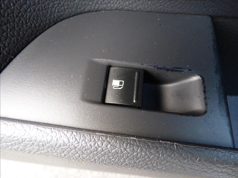 Volkswagen Golf 1,6 Digi Klima,Webasto  Tour - fotka 22 z 42