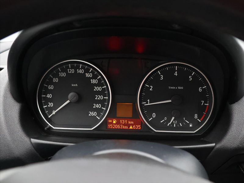 BMW Řada 1 3,0 130i 209kW Aut.Klima - fotka 14 z 25