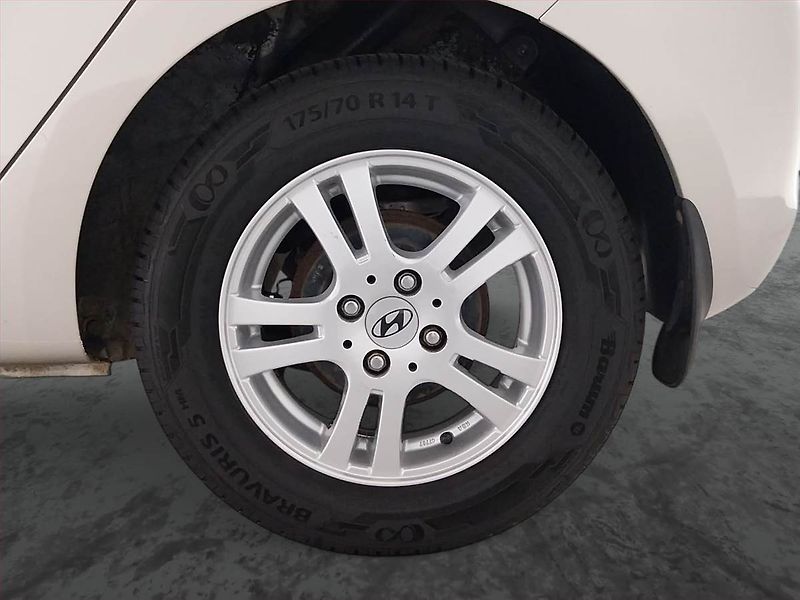 Hyundai i20 (2009) 1.2 - fotka 14 z 17