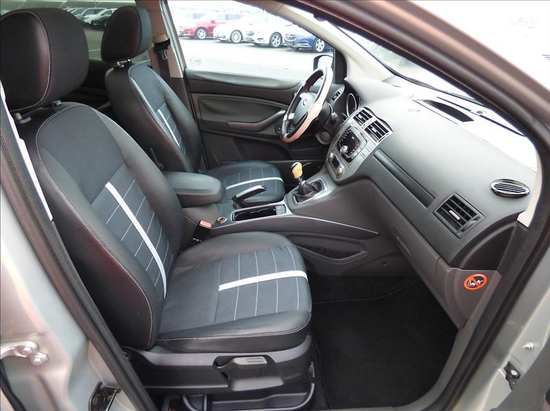 Ford Kuga 2,0 TDCI, 4x4 - fotka 20 z 47