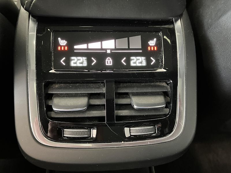 Volvo XC60 T6 AWD R-Design POLESTAR AT8 - fotka 23 z 57