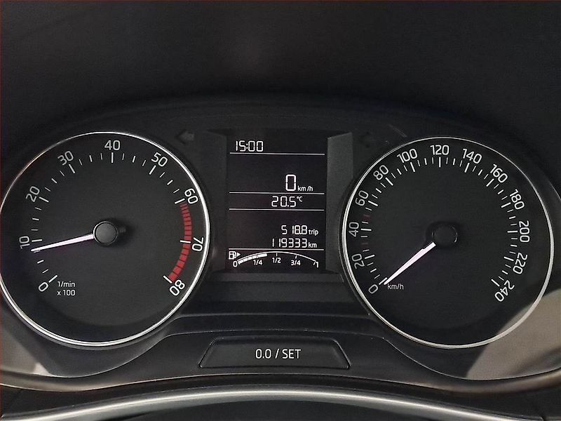 Škoda Fabia (2015) 1.0, Tempomat - fotka 11 z 15