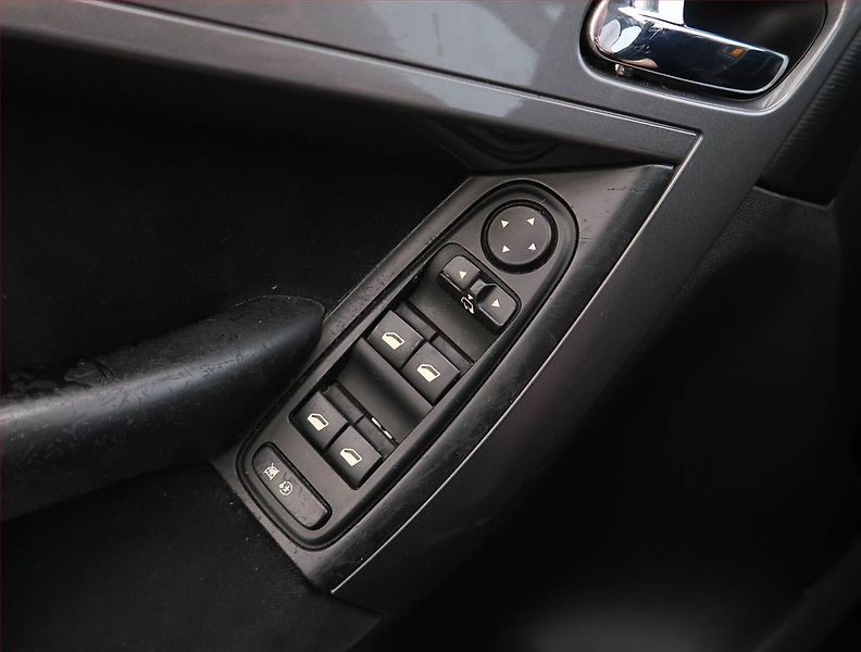 Citroën C4 Picasso (2007) 1.6 HDi, Automat, 7 míst - fotka 21 z 21