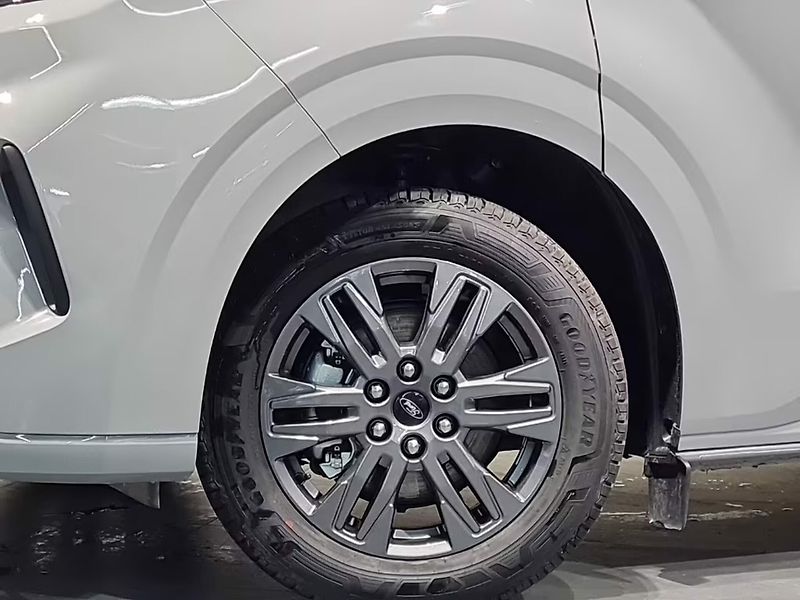 Ford Tourneo Custom (2026) Nugget Titanium 320 L2 - fotka 3 z 12