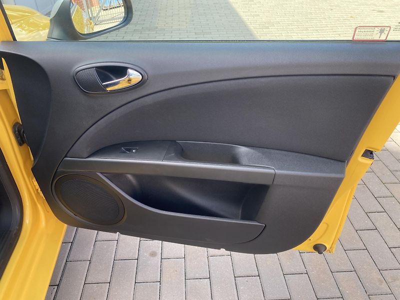 Seat Leon (2007) 2.0TFSi FR,147kW,TEMP,KLIMA!! - fotka 25 z 40