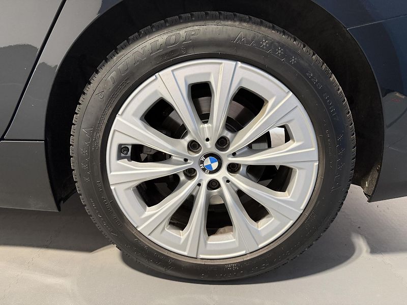 BMW Řada 3 2.0 318d Touring - fotka 15 z 15