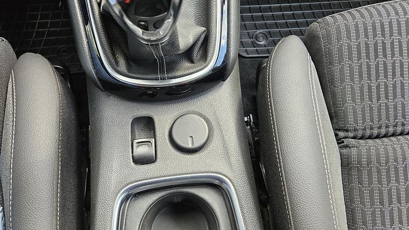 Opel Astra (2021) 1.2i Turbo 81kW  Elegance - fotka 33 z 37
