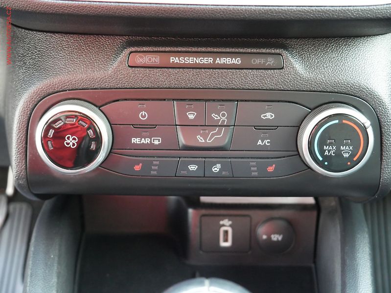 Ford Focus (2019) 1.5TDCi, ČR, LED, AC - fotka 13 z 19