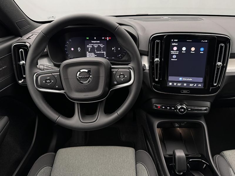 Volvo XC40 (2026) B3 AUT DARK PLUS - fotka 4 z 24