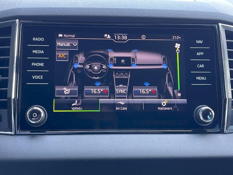 Škoda Karoq (2023) 1.5 TSI 110kW DSG Style Plus - fotka 19 z 35