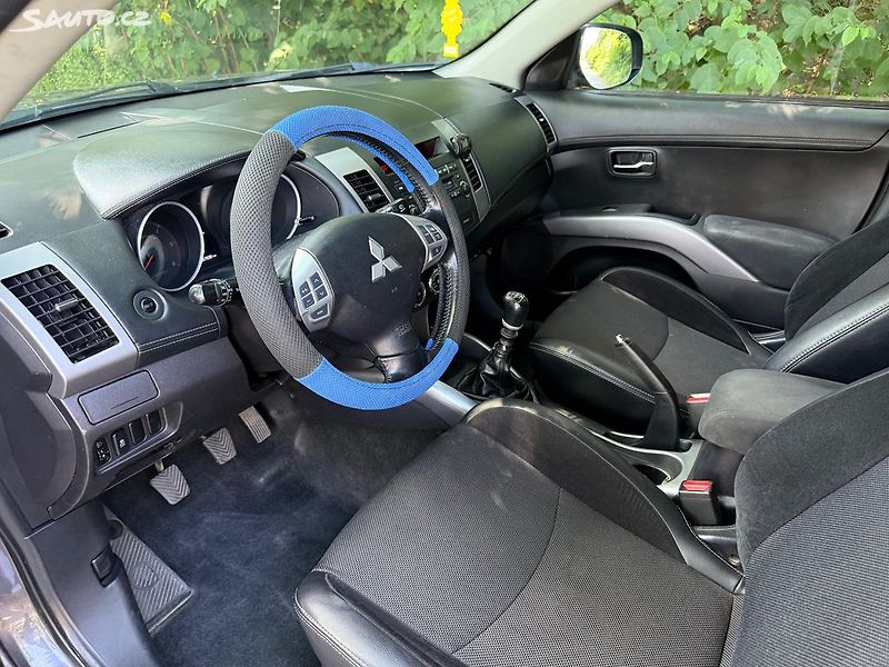 Mitsubishi Outlander (2010) 2.2 DI-D, 130kw 4x4 - fotka 14 z 19