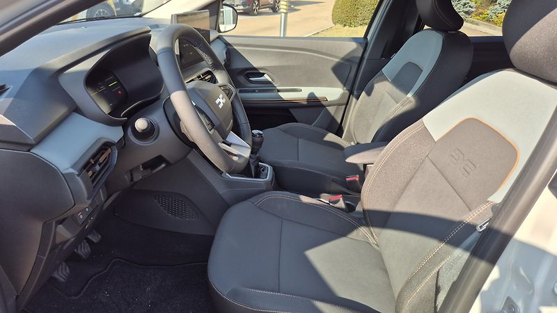 Dacia Jogger (2026) Extreme TCe 110 7 míst - fotka 6 z 11